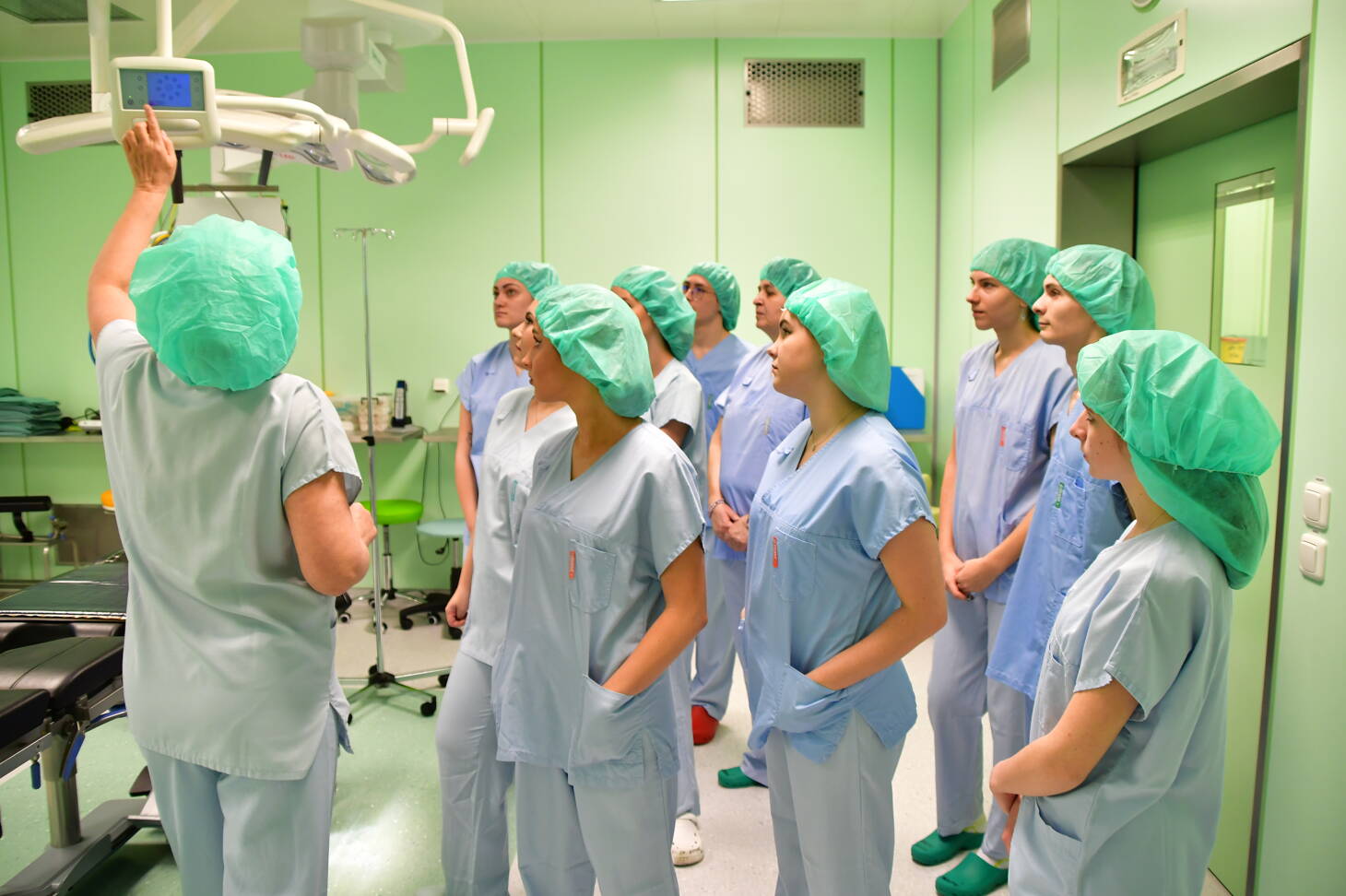 Osobní i odborný rozvoj našich zdravotnických pracovníků považujeme za klíčový pro kvalitní, moderní a udržitelnou zdravotní péči.